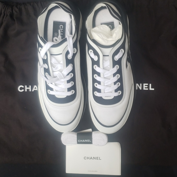 CHANEL CC LOGO LYCRA WHITE & BLACK SNEAKERS 37.5 - Picture 2 of 8
